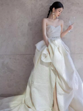 Vintage Ball Gown Strapless Lace White Wedding Dresses HZ1024