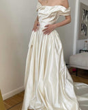 Simple white satin Bridal dress white Wedding dress With Ruffles HZ1024